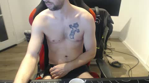 boy_t0y89 online show from January 14, 7:46 am