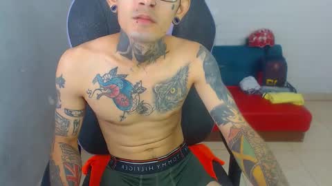 boy_tatto77 online show from January 6, 6:01 pm