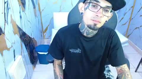 boy_tatto77 online show from July 22, 1:52 am