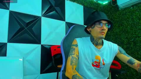 boy_tatto77 online show from March 19, 12:52 pm