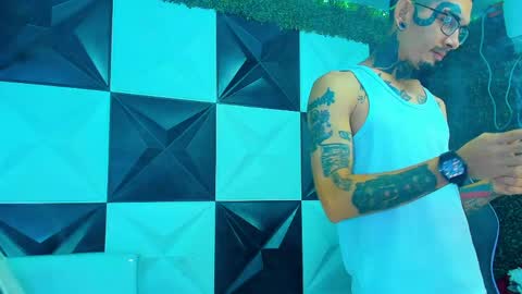 boy_tatto77 online show from April 19, 6:10 pm