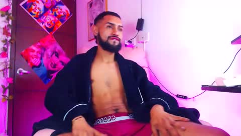 Snapshot of boybunnyerotic chatting on October 28, 6:10 pm boybunnyerotic online show from October 28, 6:10 pm