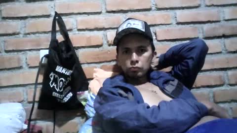 Snapshot of boycumlatino21 chatting on February 3, 2:14 am Boy online show from February 3, 2:14 am