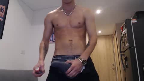 Snapshot of boyfriend_fuckme chatting on October 31, 12:12 am Felipe  online show from October 31, 12:12 am