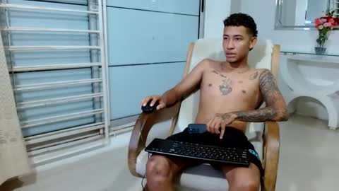 Snapshot of boyhot_sw chatting on October 25, 1:07 am boyhot_sw online show from October 25, 1:07 am