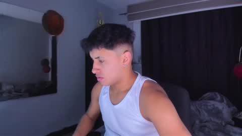 Snapshot of boylatin_777 chatting on March 4, 3:33 am miguel  online show from March 4, 3:33 am