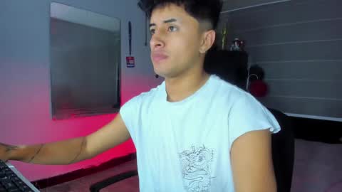 Snapshot of boylatin_777 chatting on January 14, 2:50 am miguel  online show from January 14, 2:50 am