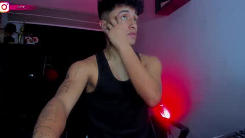 Snapshot of boylatin_777 chatting on February 11, 5:05 am miguel  online show from February 11, 5:05 am