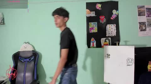 boys4hot_777 online show from April 25, 11:35 pm