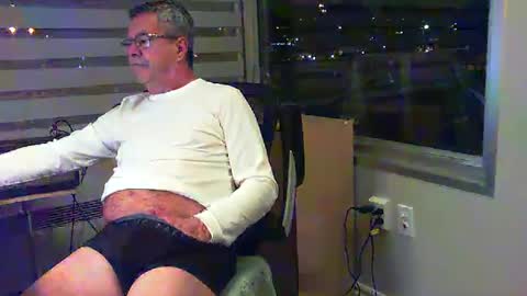 Snapshot of bozou chatting on December 12, 12:59 am bozou online show from December 12, 12:59 am