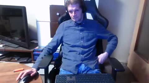 Snapshot of bponie1 chatting on December 7, 11:12 pm bponie1 online show from December 7, 11:12 pm