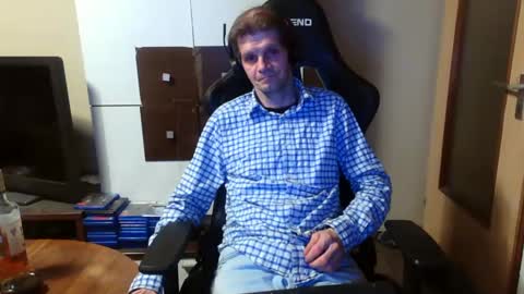 Snapshot of bponie1 chatting on December 28, 2:11 am bponie1 online show from December 28, 2:11 am