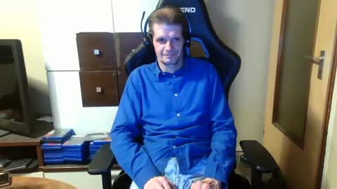 Snapshot of bponie1 chatting on December 14, 2:12 am bponie1 online show from December 14, 2:12 am