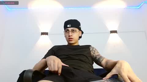 Snapshot of br4ndon_cooper chatting on November 1, 8:13 pm Brandon online show from November 1, 8:13 pm