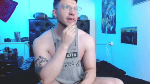 Snapshot of brad_hot_boy chatting on December 4, 5:33 pm brad hot boy online show from December 4, 5:33 pm