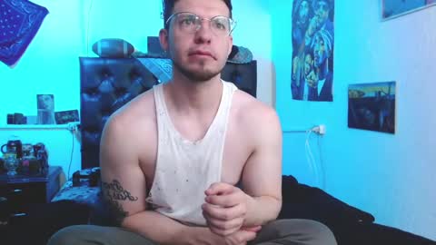 Snapshot of brad_hot_boy chatting on December 17, 5:15 pm brad hot boy online show from December 17, 5:15 pm