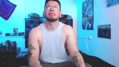 Snapshot of brad_hot_boy chatting on January 25, 3:30 pm brad hot boy online show from January 25, 3:30 pm