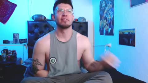 Snapshot of brad_hot_boy chatting on December 11, 2:32 am brad hot boy online show from December 11, 2:32 am