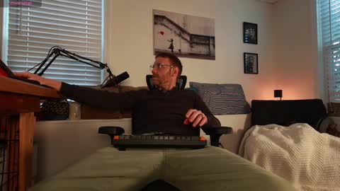 BradBronton online show from February 10, 8:42 pm