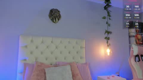 Snapshot of brann_tadzio chatting on February 1, 12:26 pm   online show from February 1, 12:26 pm