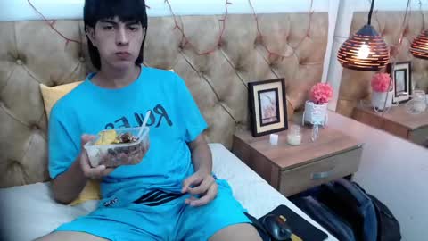 Esteban online show from February 15, 1:43 am