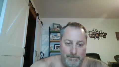 Snapshot of brettsky chatting on December 6, 10:52 pm hey online show from December 6, 10:52 pm