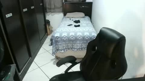 brianaries online show from November 25, 4:25 am