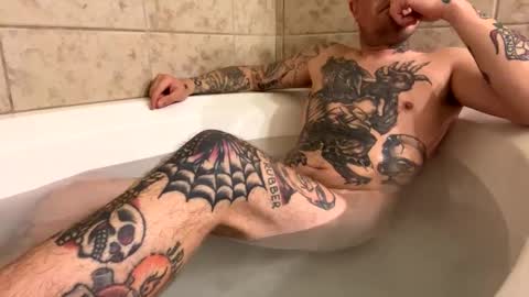 Snapshot of brngitdwn chatting on December 21, 4:30 am BrngItDwn online show from December 21, 4:30 am