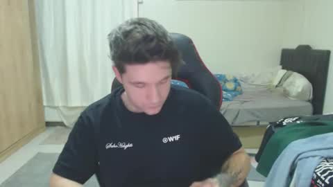 Snapshot of brownhaiir chatting on January 28, 7:42 pm brownhaiir online show from January 28, 7:42 pm