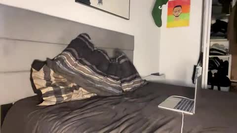 Brownskinshortyy online show from December 17, 5:15 pm