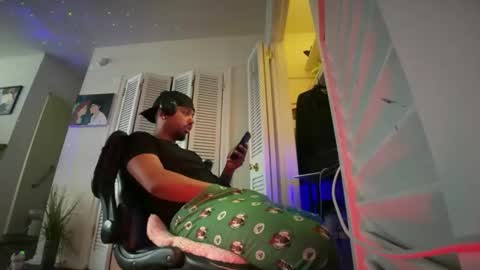 Brownskinshortyy online show from April 2, 3:09 pm