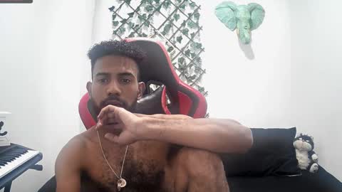 bruce_1111 online show from November 24, 10:44 pm