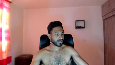 bruce_1111 online show from June 2, 6:53 pm
