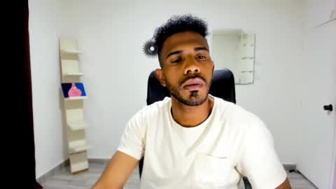 bruce_1111 online show from September 13, 9:38 pm