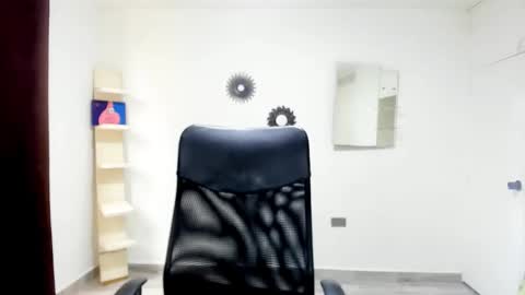 bruce_1111 online show from September 16, 6:20 pm