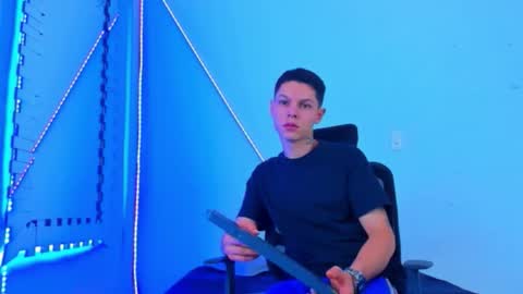 Snapshot of bruno_wild chatting on October 23, 6:50 am Bruno wild online show from October 23, 6:50 am