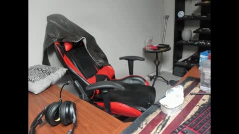 BRUTALMASTER1983 online show from December 28, 5:44 am