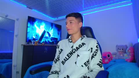 BRYAM INDEPENDENT MODEL online show from January 24, 1:13 am