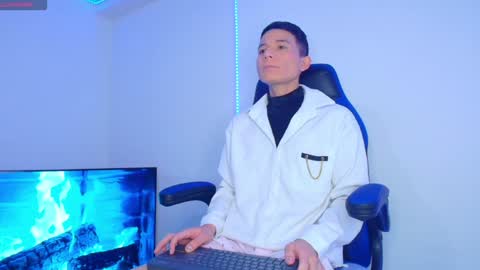 BRYAM INDEPENDENT MODEL online show from February 1, 3:30 am