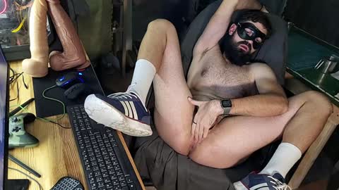 Snapshot of btarkhun chatting on December 16, 1:42 am Anal Orgasm online show from December 16, 1:42 am