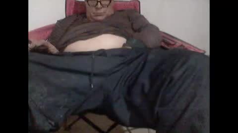 Snapshot of buddyluvzumore chatting on December 22, 10:38 am buddyluvzumore online show from December 22, 10:38 am