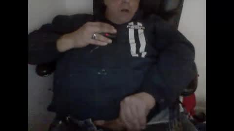 Snapshot of buddyluvzumore chatting on December 28, 11:59 pm buddyluvzumore online show from December 28, 11:59 pm