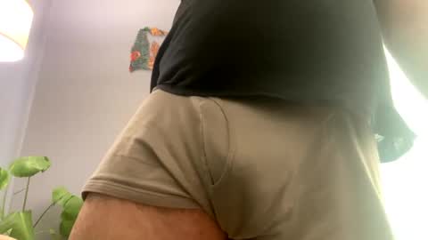 Snapshot of bullballsbarry chatting on March 6, 7:43 pm Barry online show from March 6, 7:43 pm