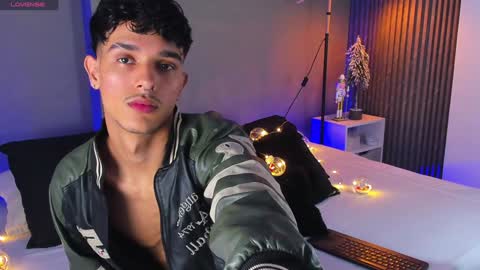 Buster independent model online show from December 13, 6:53 am