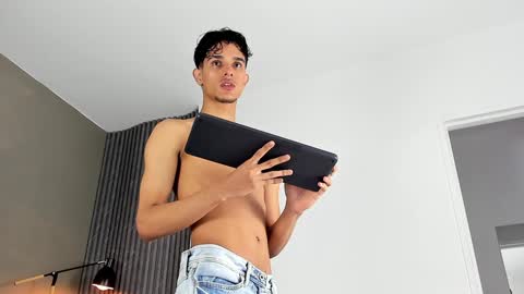 Buster independent model online show from December 30, 6:53 am