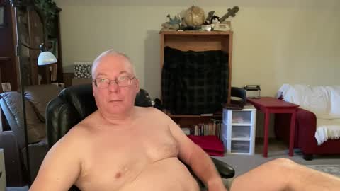 bustyballs100 online show from November 17, 2:20 pm