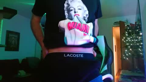 Snapshot of bwall1425 chatting on January 9, 4:08 am bwall1425 online show from January 9, 4:08 am