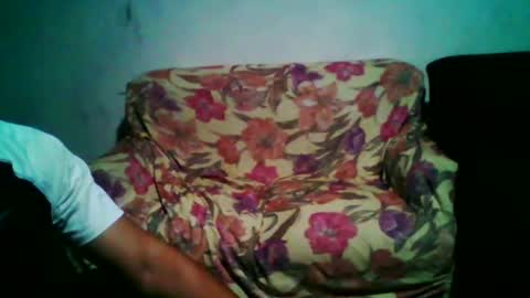 Snapshot of cachito83915 chatting on October 28, 5:43 am Cachudosexy online show from October 28, 5:43 am