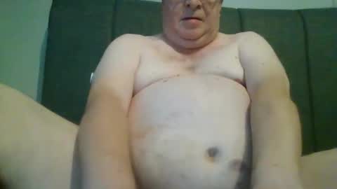 Snapshot of caerphillyphil chatting on September 12, 7:08 am caerphillyphil online show from September 12, 7:08 am