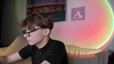 Call me Leo online show from February 6, 12:00 am